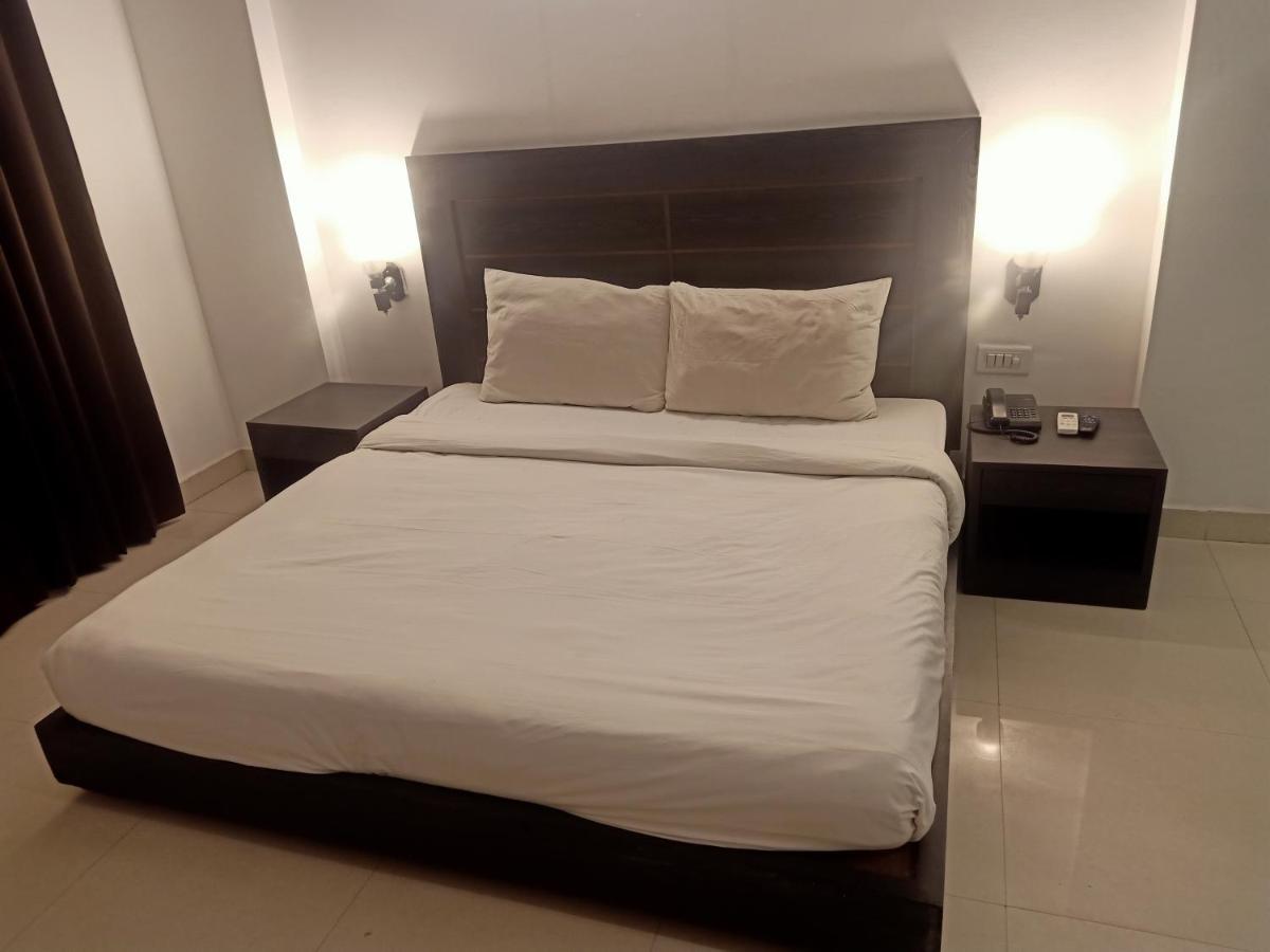 Hotel Chaupal By Casa Bella Гургаон Екстериор снимка