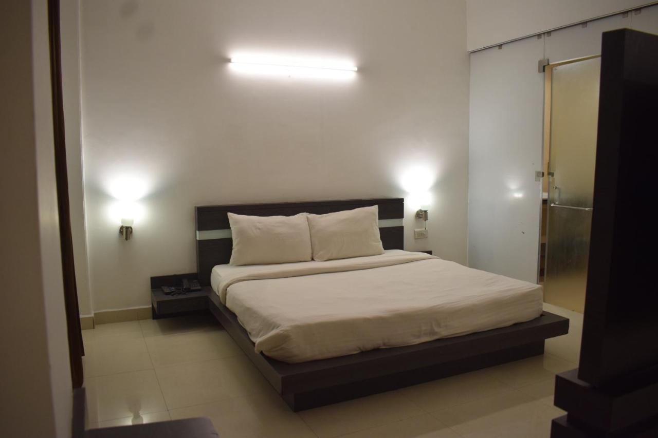 Hotel Chaupal By Casa Bella Гургаон Екстериор снимка