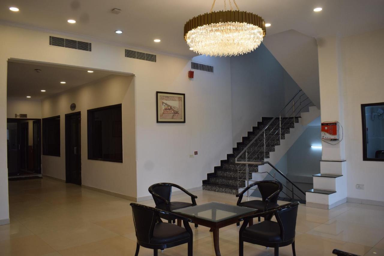 Hotel Chaupal By Casa Bella Гургаон Екстериор снимка