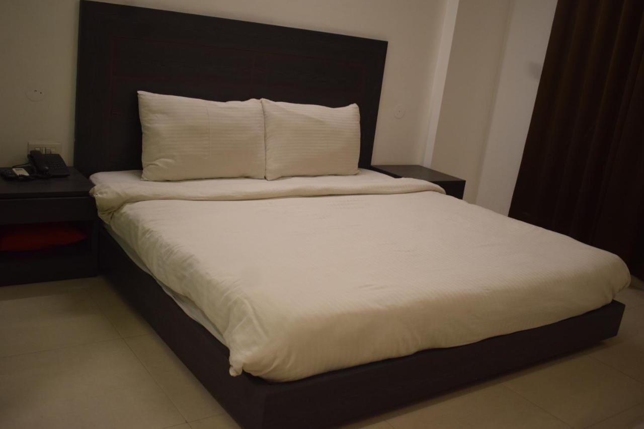 Hotel Chaupal By Casa Bella Гургаон Екстериор снимка