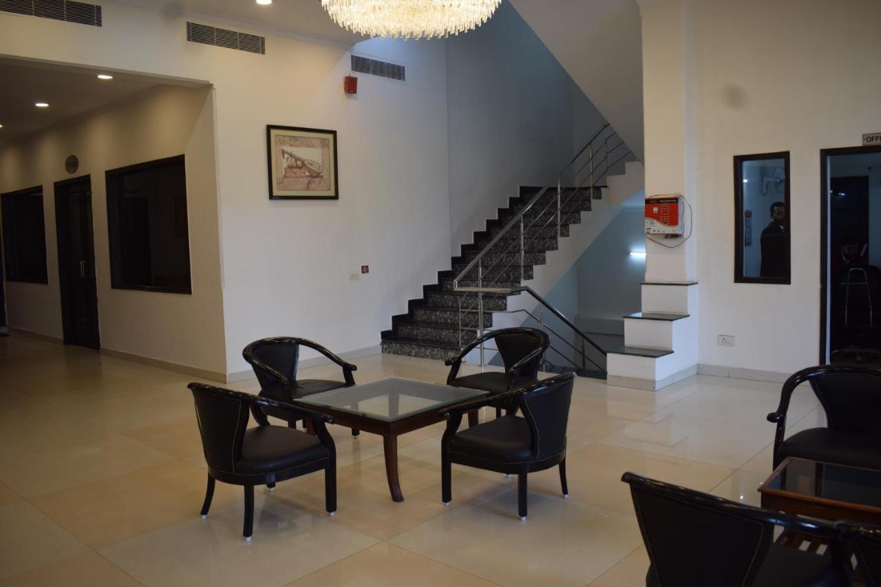 Hotel Chaupal By Casa Bella Гургаон Екстериор снимка