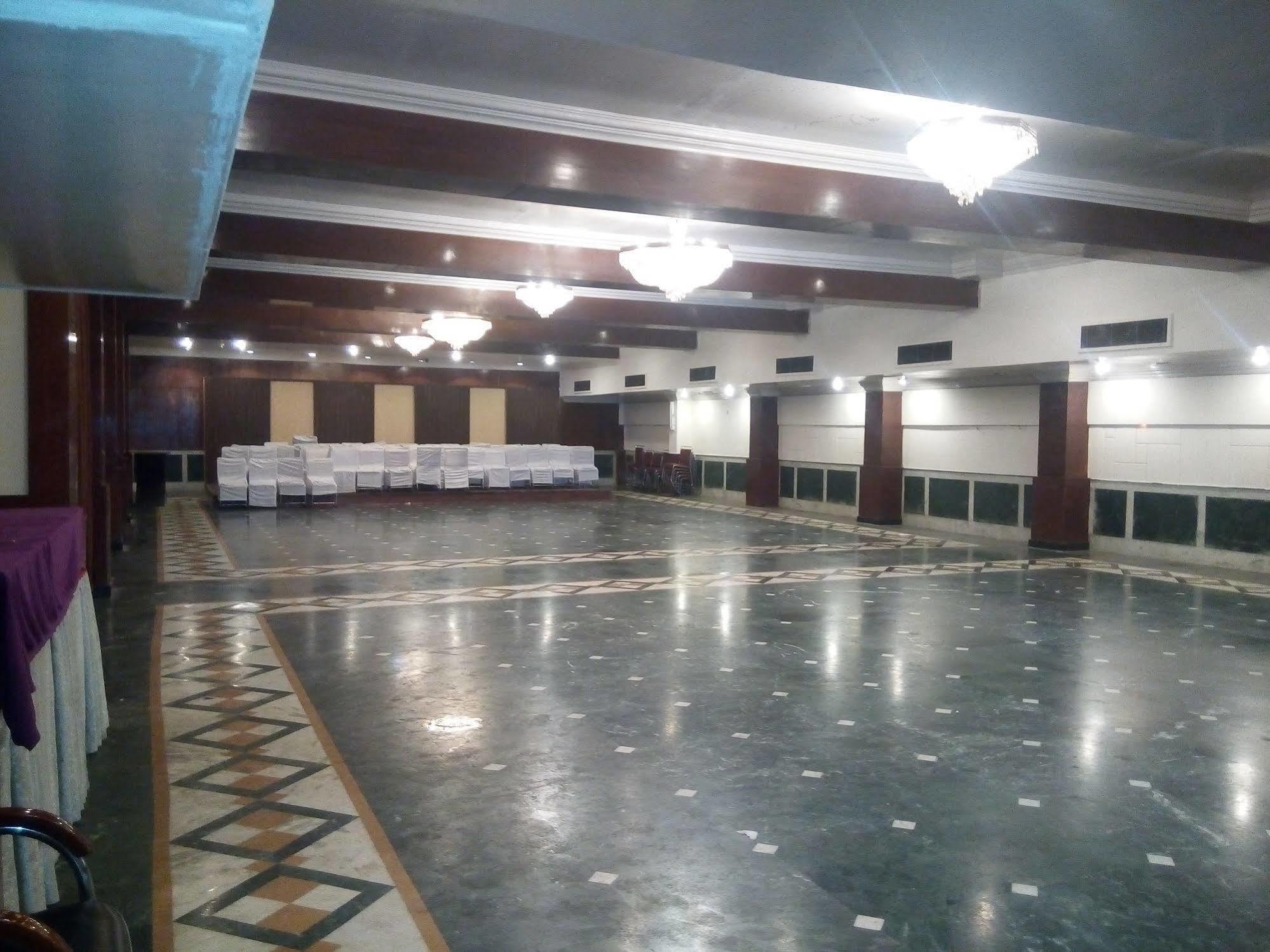 Hotel Chaupal By Casa Bella Гургаон Екстериор снимка
